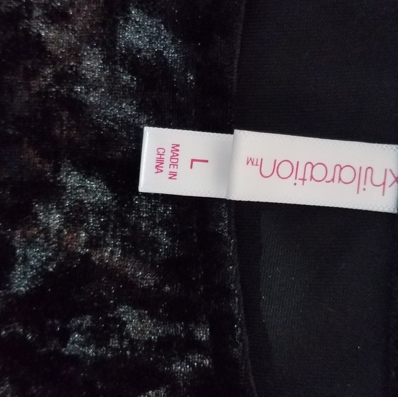 Beautiful woman's velvet top - Picture 3 of 9